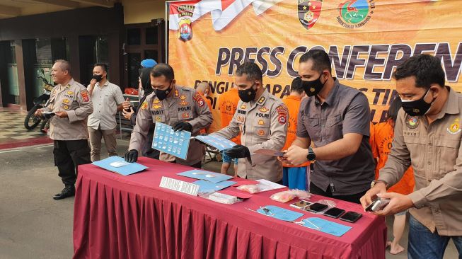 Satu Keluarga di Cilegon Kompak Bisnis Narkoba