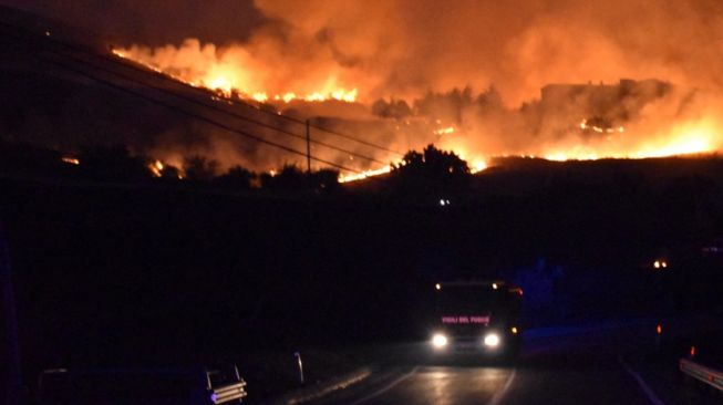 Suhu Nyaris Capai 50 Derajat Celcius, Kebakaran Mengganas di Italia