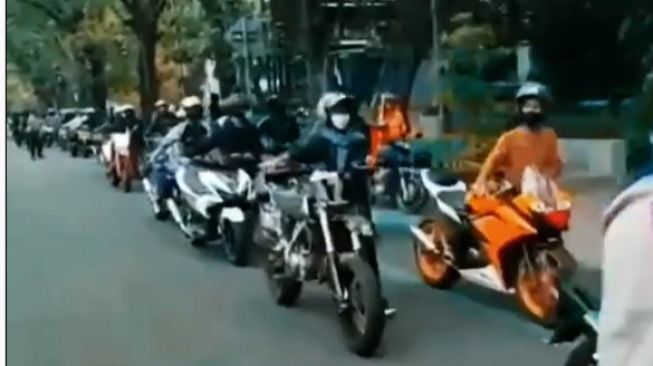 Konvoi motor yang ramah lingkungan, tak ada polusi udara dan suara (Instagram)