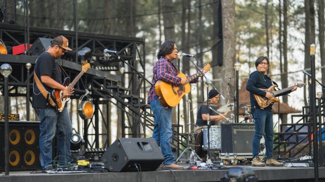 Penampilan Float di Konser Foresta 2019. [Dokumentasi Foresta 2019]