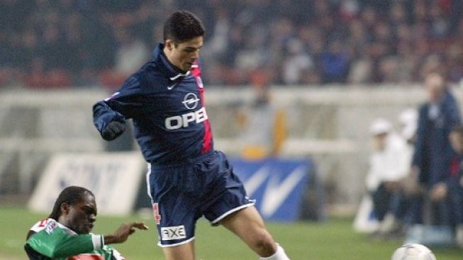 Mikel Arteta saat bermain untuk PSG. (JEAN-LOUP GAUTREAU / AFP)