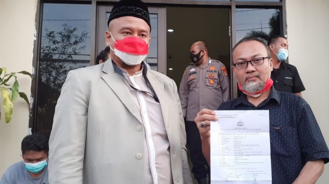 Ustaz Royan laporkan oknum ASN yang ngamuk ke Polresta Bandar Lampung, Kamis (12/8/2021). [Lampungpro.co]
