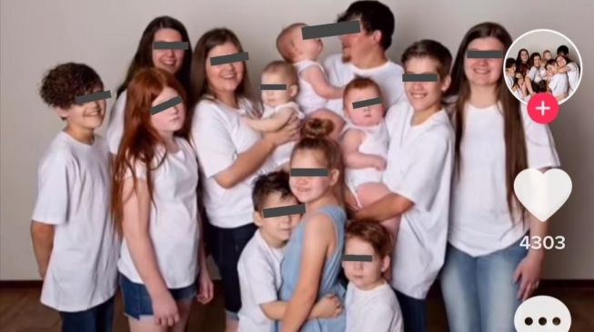 Viral ibu usia 32 tahun punya 12 anak (TikTok/ourlargefamily)