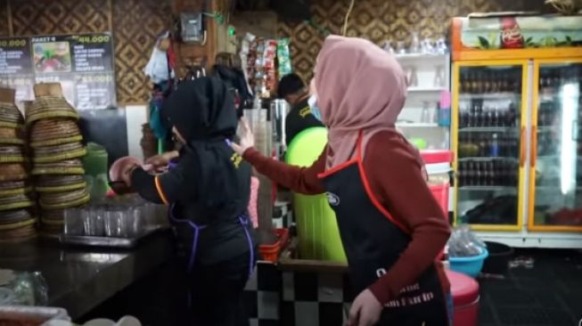 Potret rumah makan Lesti Kejora. (YouTube/Lesti Kejora)