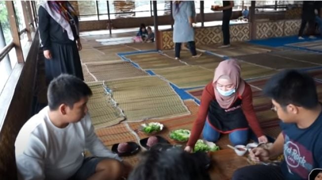 Potret rumah makan Lesti Kejora. (YouTube/Lesti Kejora)