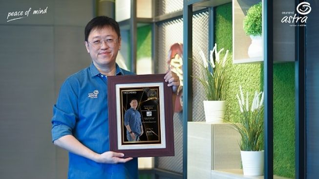 CEO Asuransi Astra, Rudy Chen mempertahankan penghargaan Best CEO "Employee's Choice" dari Iconomics [Dok Asuransi Astra].