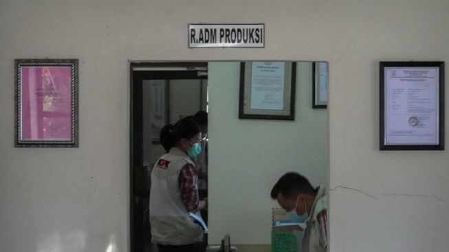 Geledah Kantor Sambas Wijaya, KPK Sita Barbuk Kasus Korupsi Dinas PUPR Banjarnegara