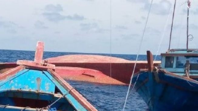 Nelayan Geger Penemuan Kapal Karam Tanpa Awak di Perairan Natuna, Dikira Gajah Mina