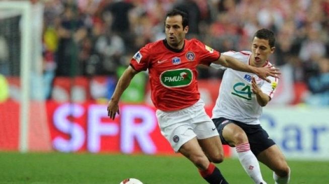 Ludovic Giuly saat berkostum Paris Saint-Germain. (FRANCK FIFE / AFP)