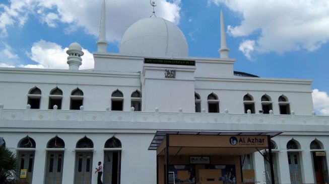 Masjid Agung Al-Azhar Mulai Buka Kembali Kegiatan Ibadah Secara Terbatas