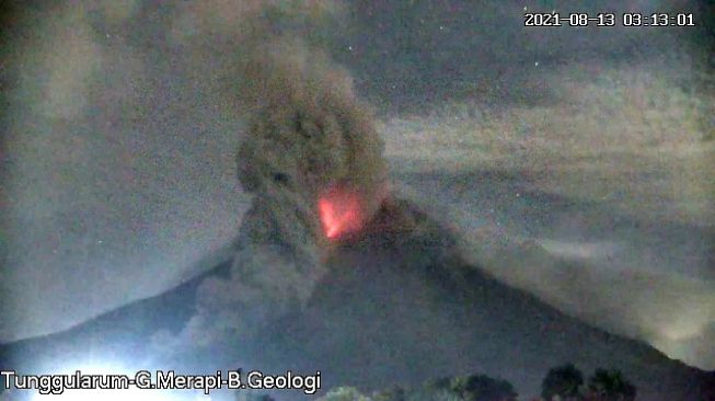 Merapi Luncurkan 3 Kali Wedus Gembel Dalam 6 Jam Terakhir, Jarak Terjauh 2,5 Kilometer