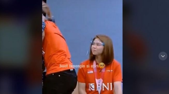 Respons Greysia Polii lihat Apriyani menangis peluk ayah. (TikTok)