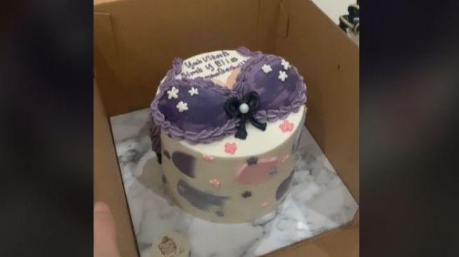 Katumbiri Custom Cake - YouTube