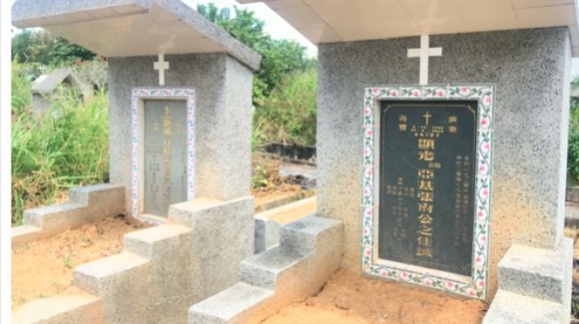 Makam Akidi Tio dan Istri [Fitria/Suara.com]