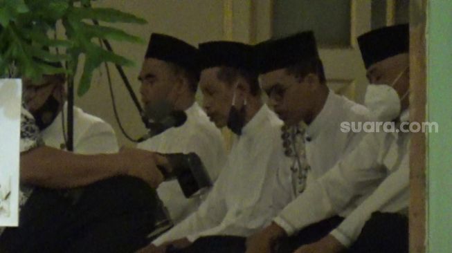 Suasana doa tahlil almarhum KGPAA Mangkunegaran IX di Ndalem Ageng Pura Mangkunegaran, Jumat (13/8/2021) malam. [Suara.com/Budi Kusumo]