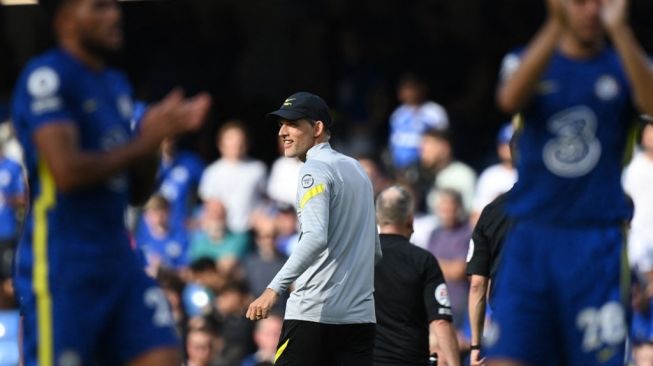 Ekspresi kegembiraan manajer Chelsea, Thomas Tuchel usai timnya mengalahkan Crystal Palace 3-0 pada laga Liga Inggris di Stamford Bridge, Sabtu (14/8/2021) malam WIB. [Glyn KIRK / AFP]