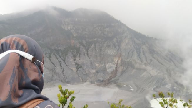 Terjadi Sembuaran Asap di Kawah Ratu, Begini Nasib Kunjungan Wisata di Gunung Tangkuban Parahu