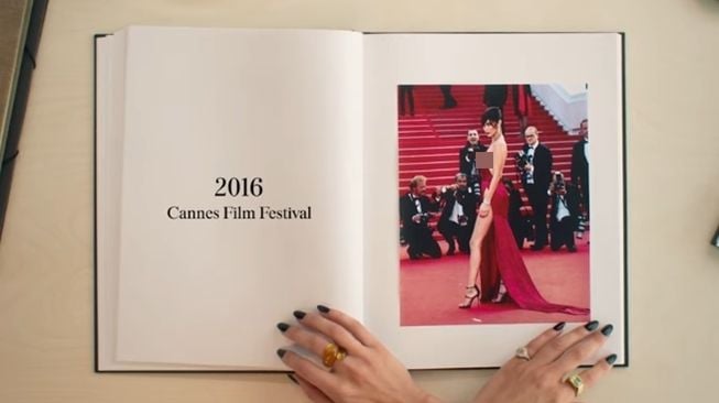 Bella Hadid malu pernah pakai baju seksi ini. (YouTube/Vogue)