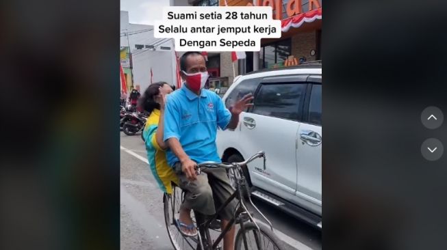 Karyawan toko diantar jemput suami pakai sepeda selama 28 tahun (tiktok)