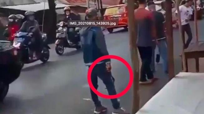 Viral Video Pria Acungkan Celurit di Palembang, Polisi Tangkap Pelaku