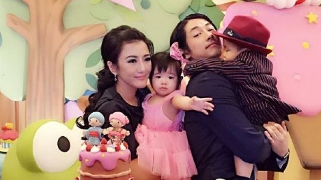 Vanina Amalia Hidayat dan Dean Fujioka [Instagram/@tfjok]