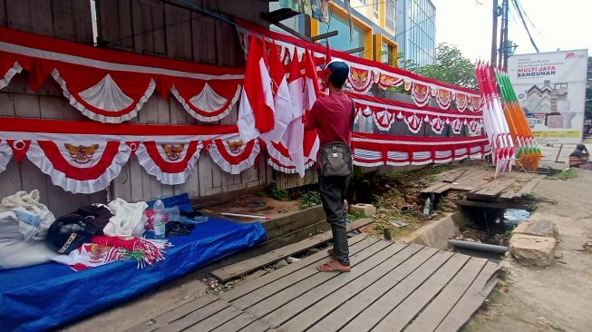 Dari Sang Merah Putih, Mereka Mencari Secercah Rejeki