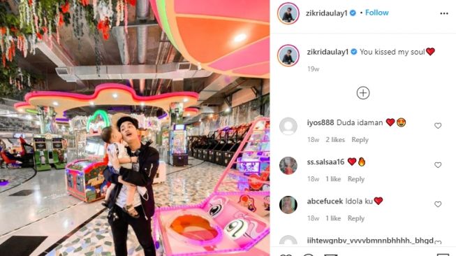 Potret Kedekatan Zikri Daulay bareng anak usai cerai dari Henny Rahman. [Instagram/zikridaulay1]