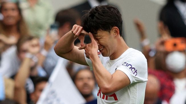 Striker Tottenham Hotspur Son Heung-Min merayakan usai mencetak gol pembuka selama pertandingan sepak bola Liga Premier Inggris antara Tottenham Hotspur melawan Manchester City di Tottenham Hotspur Stadium, London, Senin (16/8/2021) dini hari WIB.  Adrian DENNIS / AFP