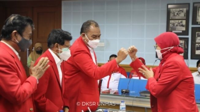 Prof Farida Patittingi mendaftar sebagai Bakal Calon Rektor Unhas periode Periode 2022-2026, Senin 16 Agustus 2021 [SuaraSulsel.id / DKSR Unhas]