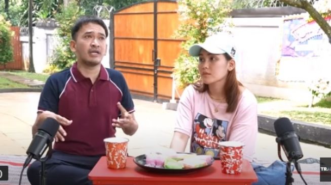 Ruben Onsu dan Ayu Ting Ting [YouTube/TRANS TV Official]