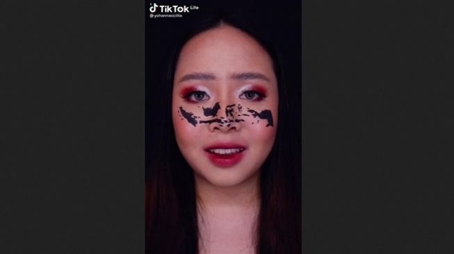 Viral wanita makeup tema HUT RI. (TikTok/@yohannasicillia)