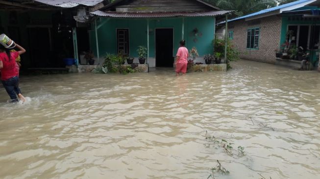 Banjir Rendam Rumah di Asahan dan Batubara Sumut. [Ist]