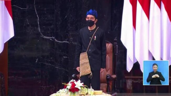 Presiden Jokowi kenakan baju adat Badui [Antara[