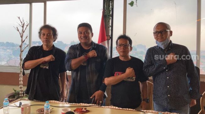 Band Maharya merilis lagu baru berjudul "Jas Merah". [Yuliani/Suara.com]