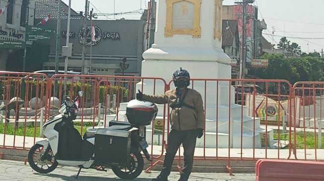 Rayakan Hari Kemerdekaan RI, Maman Solo Touring Jakarta-Lombok Pakai Motor Listrik
