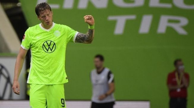 Tak Puas dengan Kehadiran Edin Dzeko, Inter Milan Kejar Striker Wolfsburg Wout Weghorst