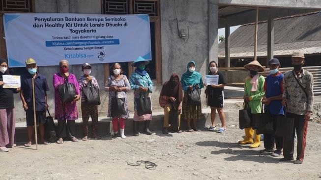 Komunitas Tempat Nasi Gratis Jogja mengadakan Superhuman Goes to TPST Piyungan di Bantul pada Minggu (15/8/2021) kemarin. (Istimewa)