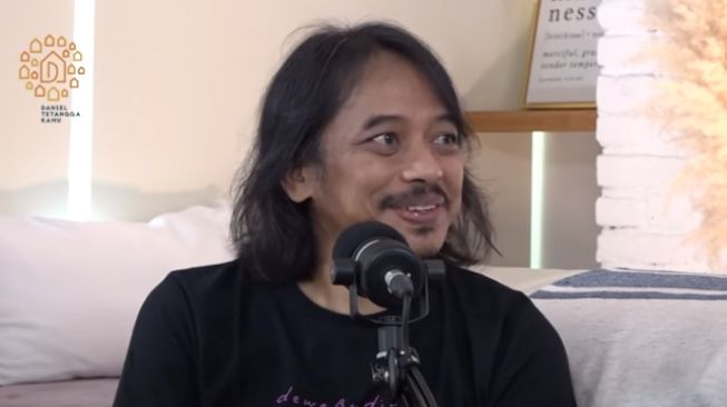 Gara-gara Hal Ini, Gitaris Gigi Dewa Budjana Disebut Pindah Agama