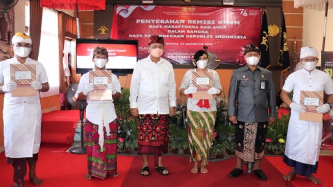 Hari Kemerdekaan RI ke-76, 158 Warga Binaa Lapas IIB Singaraja Terima Remisi