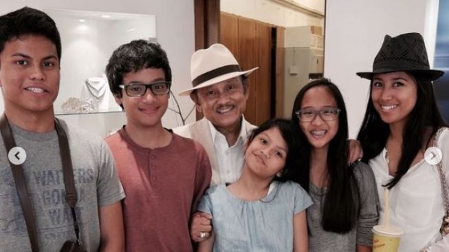 6 Potret Cucu BJ Habibie, Kompak Teruskan Perjuangan Kakek