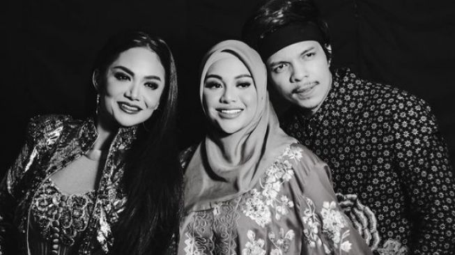 Krisdayanti, Aurel Hermansyah dan Atta Halilintar [Instagram/@attahalilintar]