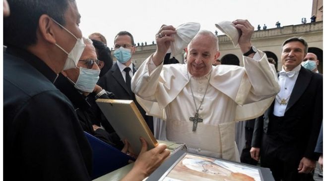 Paus Fransiskus Ajak Penduduk Dunia Perangi COVID-19 dengan Ikut Vaksinasi