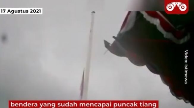 Bendera Merah Putih Jatuh Saat Upacara, Bupati Minta Polisi Periksa Anggota Paskibra