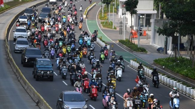 Anies Longgarkan Aktivitas Sejumlah Sektor Pada 17-23 Agustus