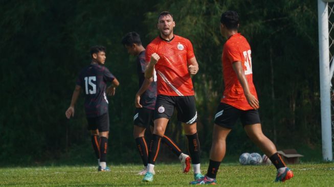 Penyerang Muda Persija Taufik Hidayat Timba Ilmu dari Marko Simic