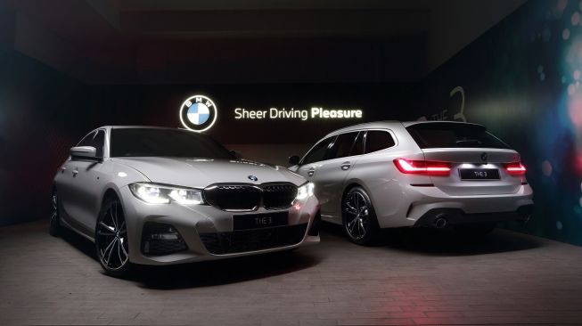 BMW Indonesia meluncurkan The 3 yang terdiri dari BMW 320i Touring M Sport  dan BMW 330i Sedan M Sport [BMW Indonesia].