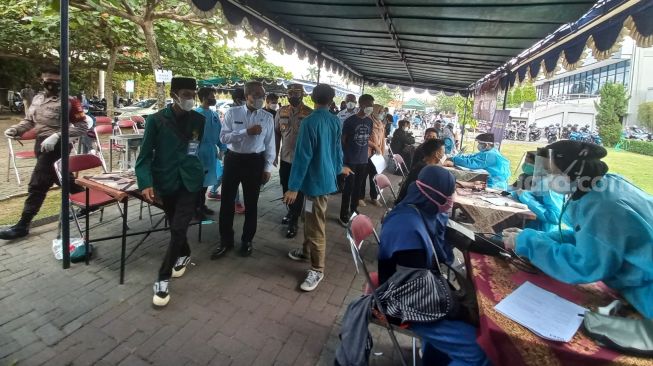 Mobilitas Tinggi dan Rentan Tertular Covid-19, Mahasiswa di Bantul Jalani Vaksinasi