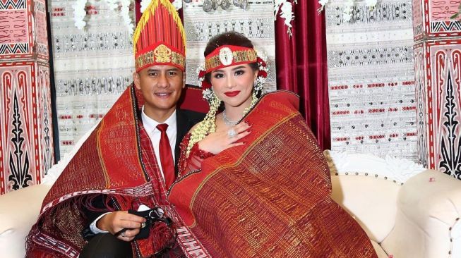 Berduka, Ayah Mertua Choky Sitohang Meninggal Dunia