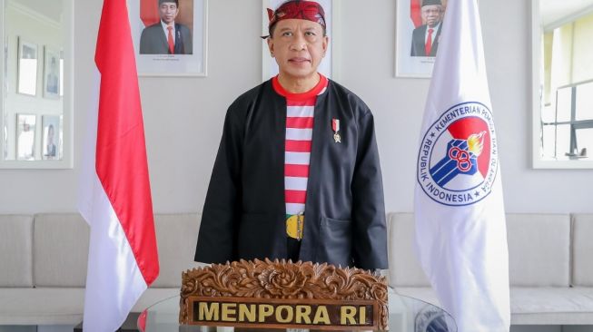 Kenakan Pakaian Adat Madura, Menpora Ikut Upacara HUT Kemerdekaan RI ke-76