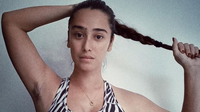 Alexandra Gottardo pamer ketiak. [Instagram]